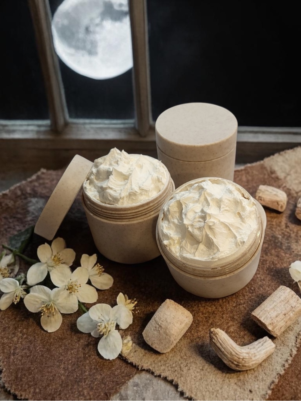 Tallow Beauty butter body whip Orchid & Vine Midnight Amber - Picture 2 of 2